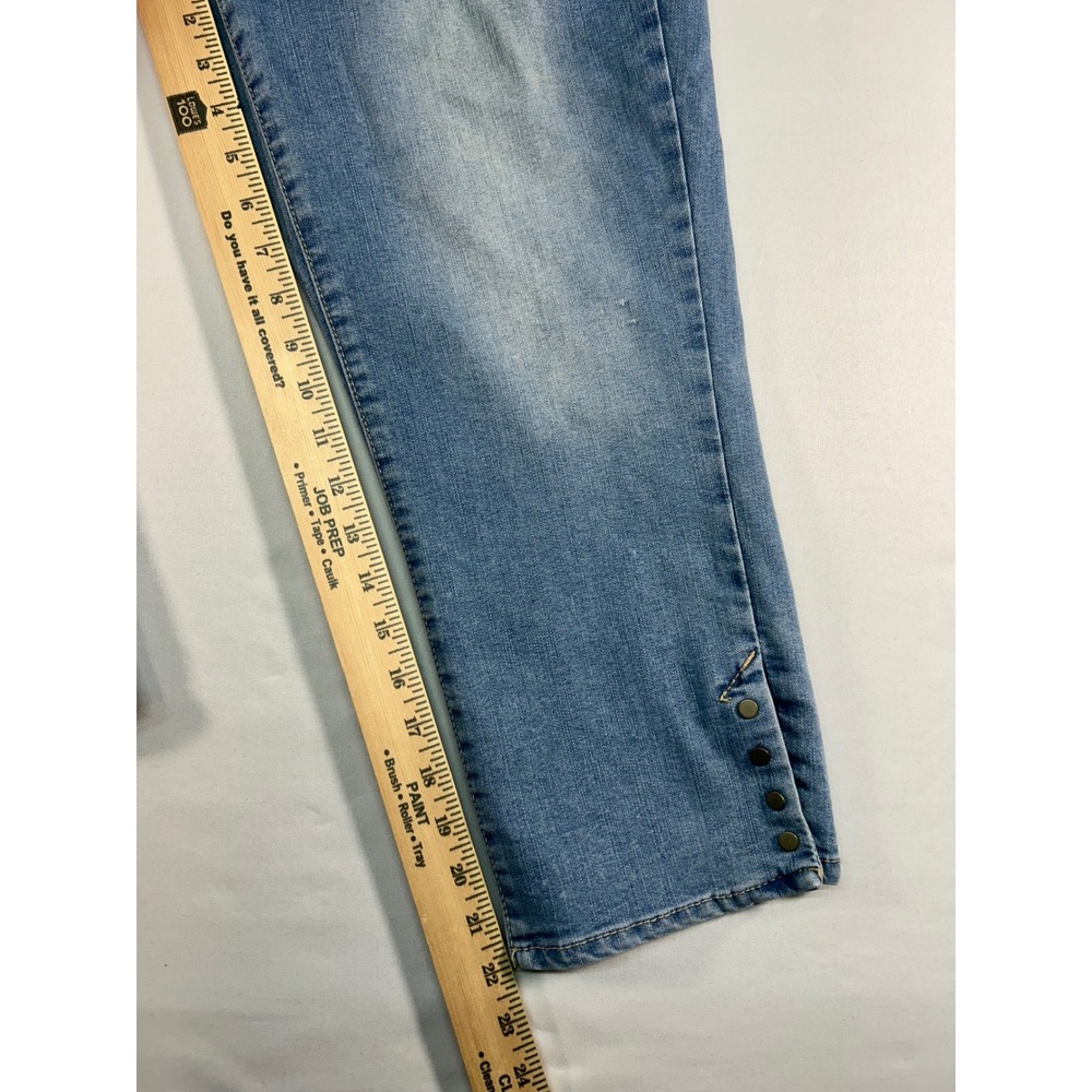 Code Bleu Women Light Wash Straight Leg Crop Jeans Button Hem Size 12 - Picture 5 of 7